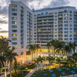 GALLERY One - A DoubleTree Suites by Hilton Hotel，位于劳德代尔堡的酒店