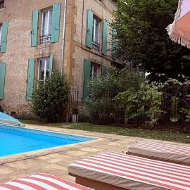 La Maison Carrée - Escape to Timeless French Charm，位于沙拉布尔的酒店