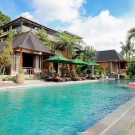 Mina Baturiti Hotel & Resto，位于Pacung的酒店