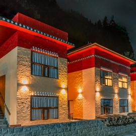 Mountain Lodges of Nepal Chame，位于Bagarchhāp的酒店