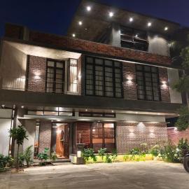 Savana Stay - A Boutique Hotel，位于蓬蒂切里的酒店