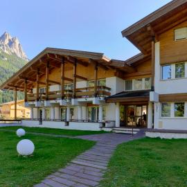 Hotel Trento，位于博萨迪法萨的酒店