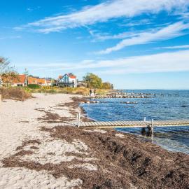 4 person holiday home on a holiday park in Hejls，位于海耶斯的酒店
