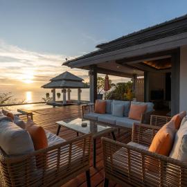Luxury villa Seaview & Sunset 100m from the beach，位于帕干岛的酒店