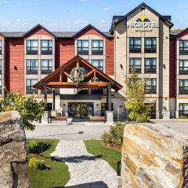 Microtel Inn & Suites by Wyndham Mont Tremblant，位于蒙特朗布朗的酒店