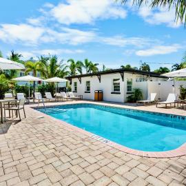 Haley's at Anna Maria Island Inn,位于霍姆斯海滩的酒店