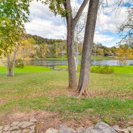 TroutFest: Anglers’ Retreat on White River w/ Deck，位于Cotter的酒店