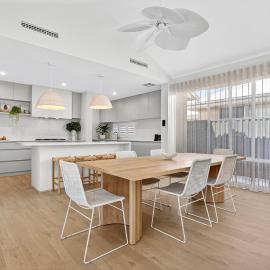 Coastal Luxe 4-Bed House in Madora Bay，位于Singleton的酒店