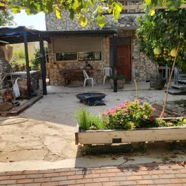 The stone house by the river וילה ליד הנחל，位于达夫纳的酒店