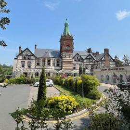 The Lucan Spa Hotel，位于卢坎的酒店