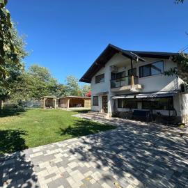 Chris Mountain Retreat，位于坎皮纳的酒店