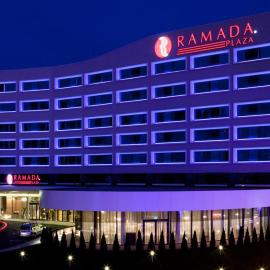 Ramada Plaza by Wyndham Craiova，位于克拉约瓦的酒店