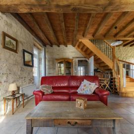 Hameau Grande Varenne - Gites de charme avec piscine，位于Charroux-dʼAllier的酒店