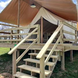 Cozy Tented Cabin with Fire Pit and Barbecue in Logan, Ohio，位于洛根的酒店