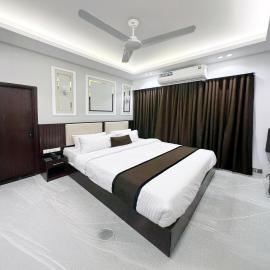 Hotel The Glory，位于巴纳内拉斯的酒店