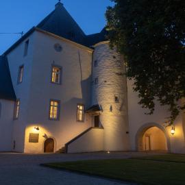 Charmantes Chateau Lichter - Burghaus，位于Ließem的酒店