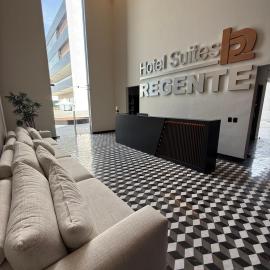Hotel Suites Regente Cholula，位于乔卢拉的酒店