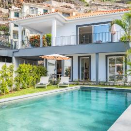 Modern Studio Steps From Beach，位于蓬他达维托亚的酒店