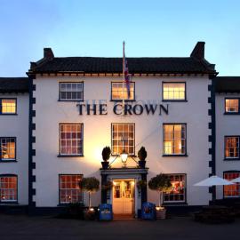 The Crown Hotel，位于海滨韦尔斯港的酒店