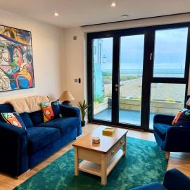Harbour View - Steps From The Sea - Balcony - Parking，位于拉姆斯盖特的酒店