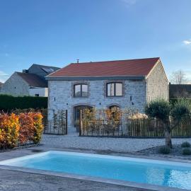 Gîte du Pèlerin à Hanzinne - piscine partagée