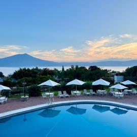 Mama Chuy Hotel & Villas Ajijic，位于圣胡安科萨拉的酒店