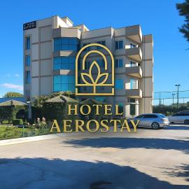 Aerostay Hotel，位于Rinas的酒店