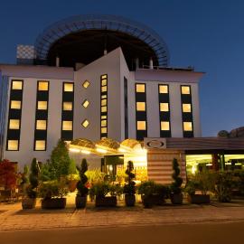 Castagna Palace Hotel & Restaurant，位于蒙泰基奥马焦雷的酒店