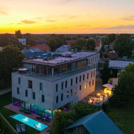 Johan Design & SPA Hotel，位于库雷萨雷的酒店
