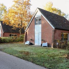 Sfeervol vakantiehuis met sauna omgeving Breda - VP100，位于Hoeven的酒店