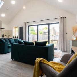 4 bedroom bungalow in Kettering - Garden - Parking - WiFi，位于凯特林的酒店