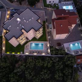 Poolside Hideout Apartments，位于诺瓦利娅的酒店