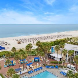 Island Grand at TradeWinds，位于圣徒皮特海滩的酒店