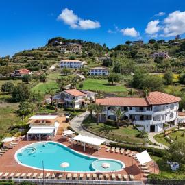 LUZIA AGRIRESORT - Piscina Panoramica e vista Mare a Capo Vaticano，位于梵蒂冈角的酒店