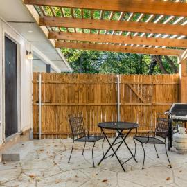 2bd 1bth Newly Renovated Home near Cowboys Stadium etc，位于阿林顿的酒店