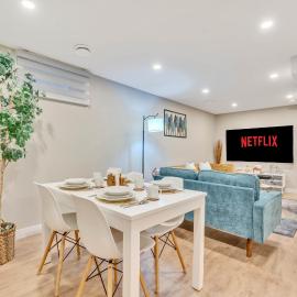 Spacious 3 BDR Suite Sleeps 6 Comfortably，位于埃德蒙顿的酒店