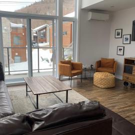 Spa privé et billard pret de la montagne de ski Stoneham 12 personnes，位于斯托纳姆的酒店