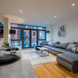Spacious 2BR Apt - City Centre - Balcony - Parking，位于Central Station的酒店