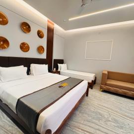 Hotel Mumbai House Pithampur,位于Mhow的酒店