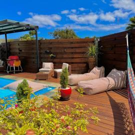 Villa Fare Mananui 2 chambres avec piscine et jardin，位于Paea的酒店