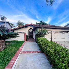 Bright & Spacious 5BR Modern Vacation Home - Near Disneyland & Beaches，位于奥兰治的酒店