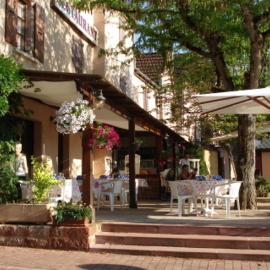 Auberge Aux Portes de Conques，位于Saint-Cyprien-sur-Dourdou的酒店
