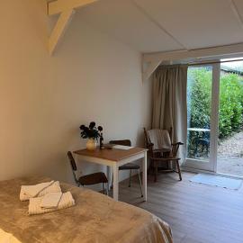 Cozy tiny house close to Schiphol Ams Airport，位于Rijsenhout的酒店