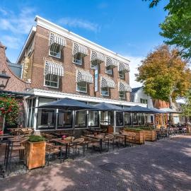 Badhotel Bruin，位于东弗利兰的酒店