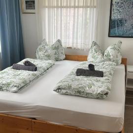 Danner Familien-Ferienwohnungen - Ruhige Lage, 650 m zum Attersee & zentral in Schörfling，位于施奥弗灵的酒店