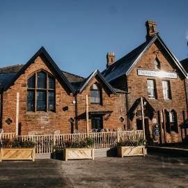 Agricultural Inn，位于彭里斯的酒店