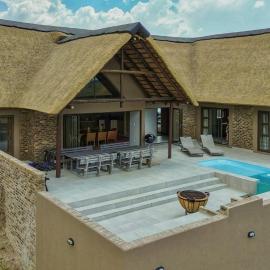 Pezulu Lodge，位于沃姆巴斯的酒店