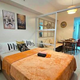 Primeworld District with Balcony near Mactan Airport，位于Pajak的酒店