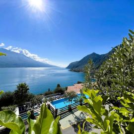 Centro Vacanze La Limonaia，位于利莫内-苏尔加达的酒店