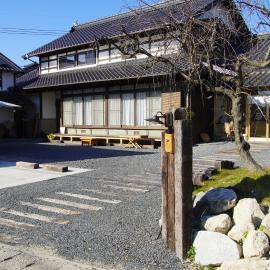 旅籠屋cafeKATARI，位于唐津的酒店